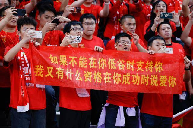 特温特18岁中卫奈斯塔德：最终目标是加盟巴萨，与库巴西搭档